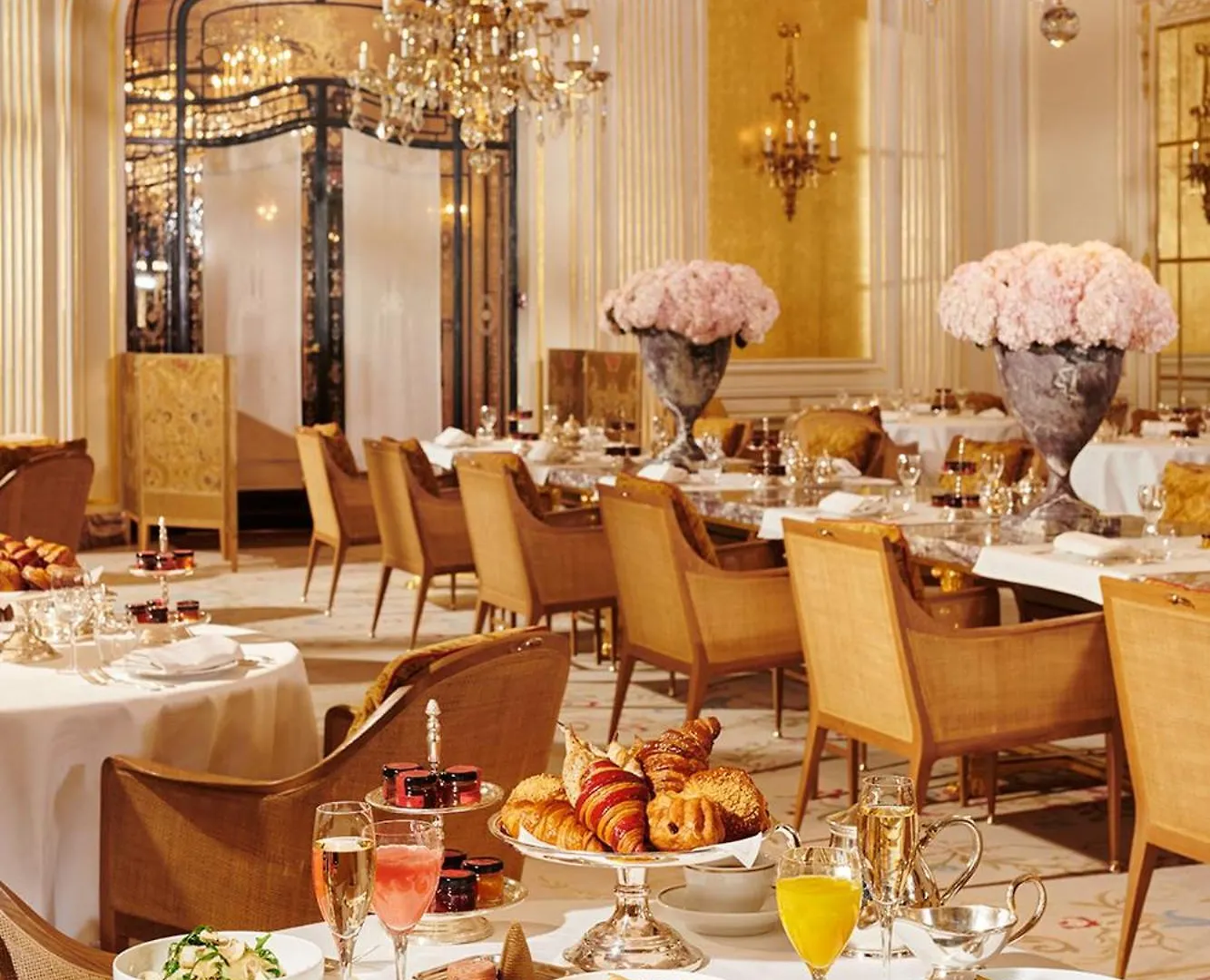 Hotel Plaza Athenee - Dorchester Collection Paris
