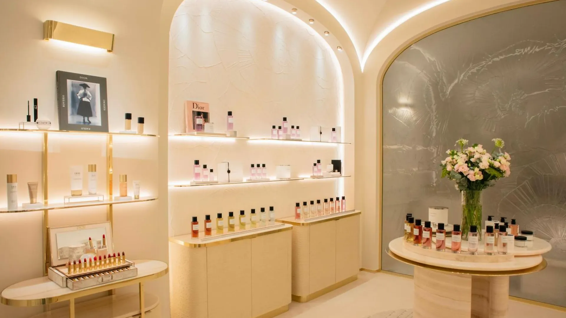 Hotel Plaza Athenee - Dorchester Collection Paris