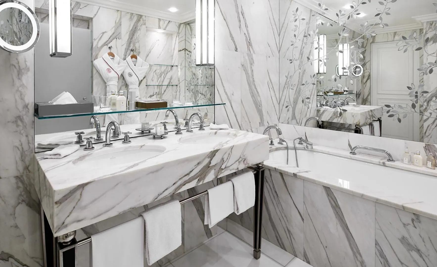 Hotel Plaza Athenee - Dorchester Collection Paris