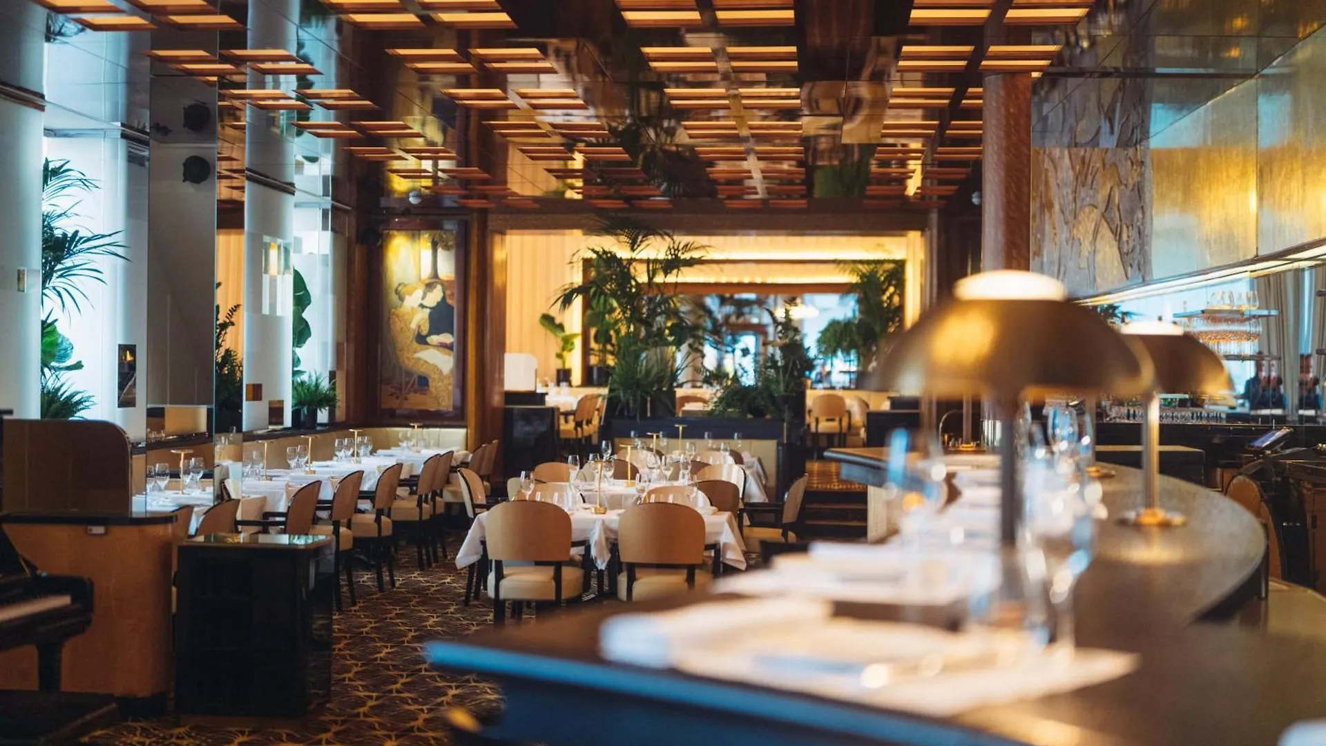Hotel Plaza Athenee - Dorchester Collection Paris