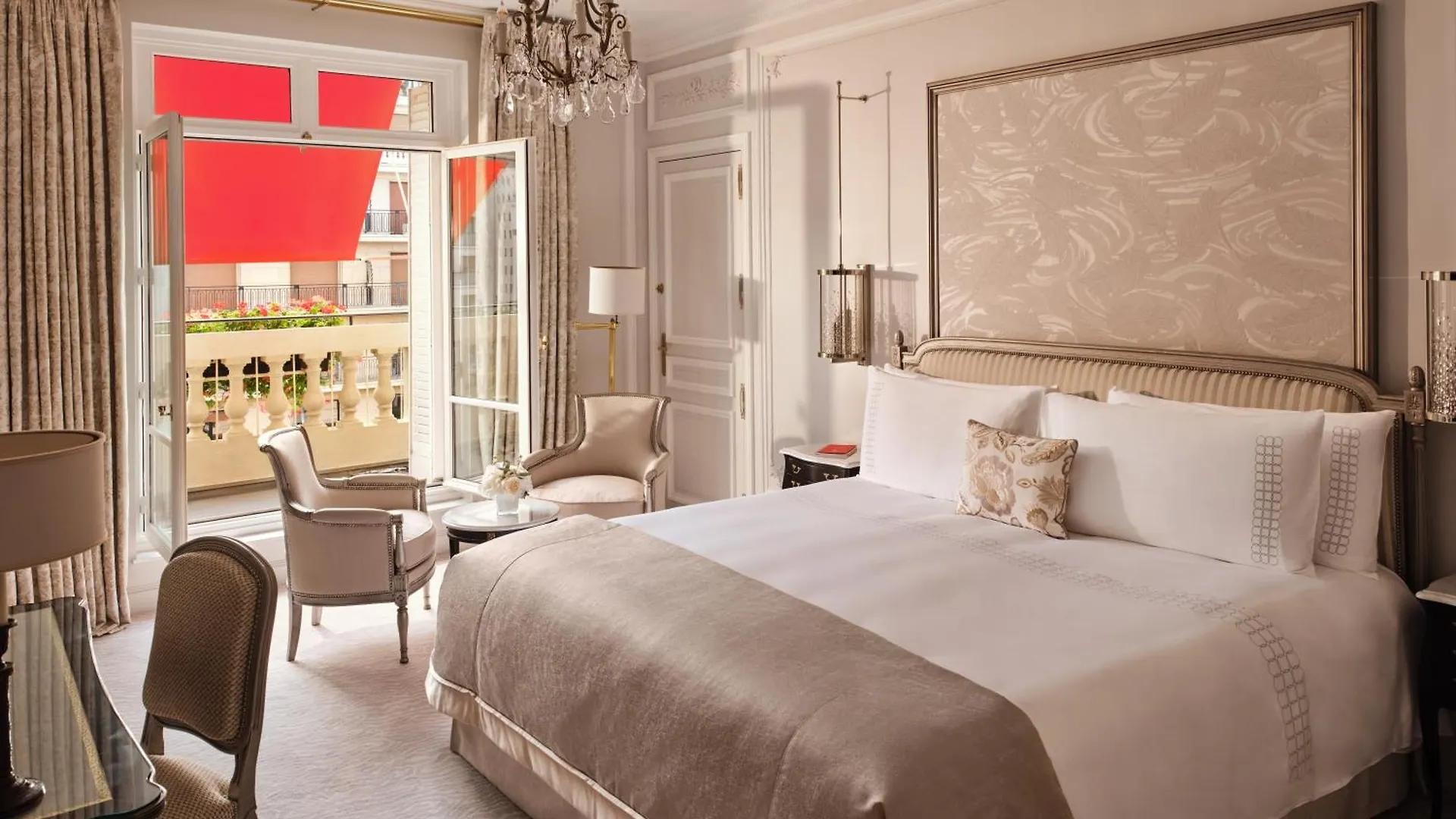 Hotel Plaza Athenee - Dorchester Collection Paris