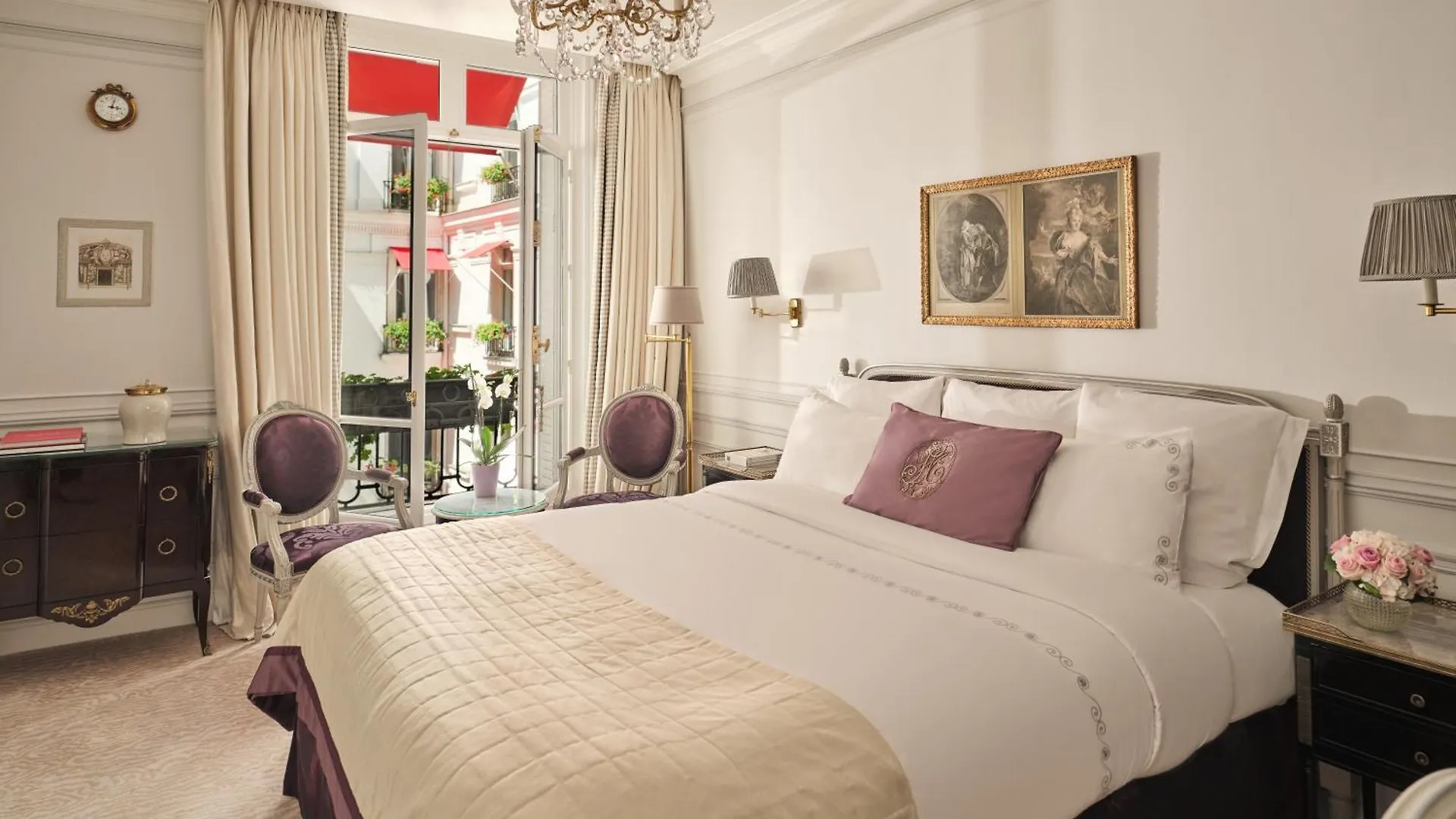 Hotel Plaza Athenee - Dorchester Collection Paris