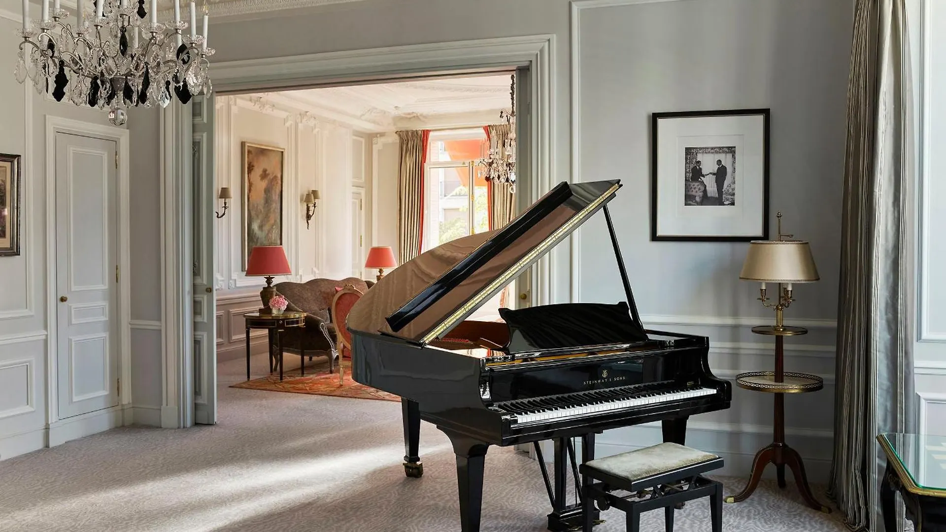 Hotel Plaza Athenee - Dorchester Collection Paris France