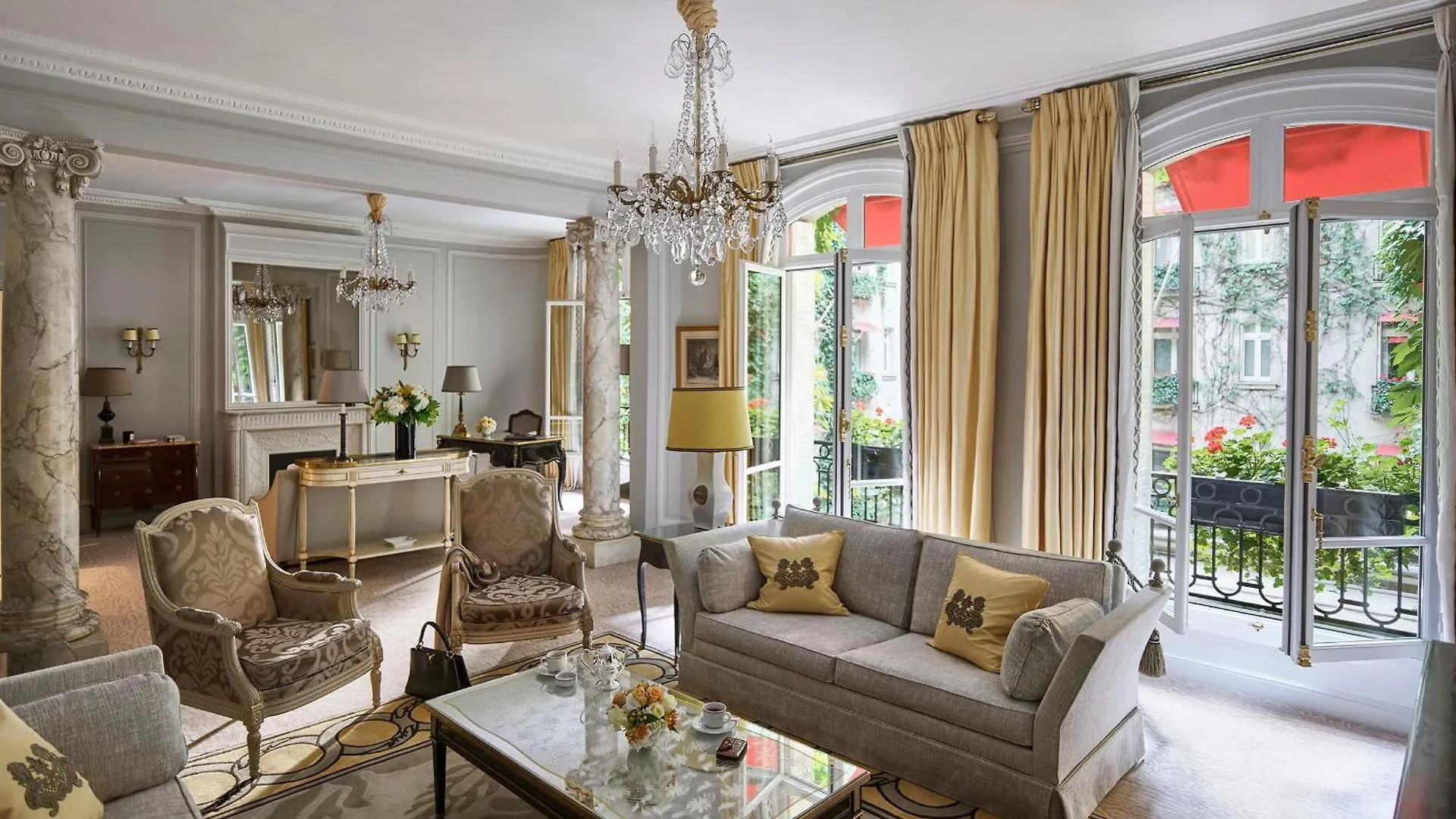 Hotel Plaza Athenee - Dorchester Collection Paris