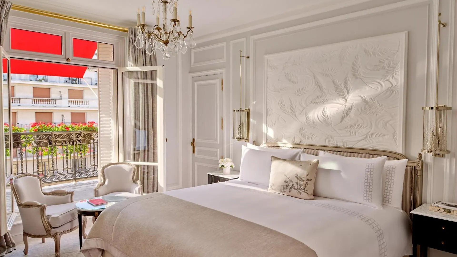 Hotel Plaza Athenee - Dorchester Collection Paris