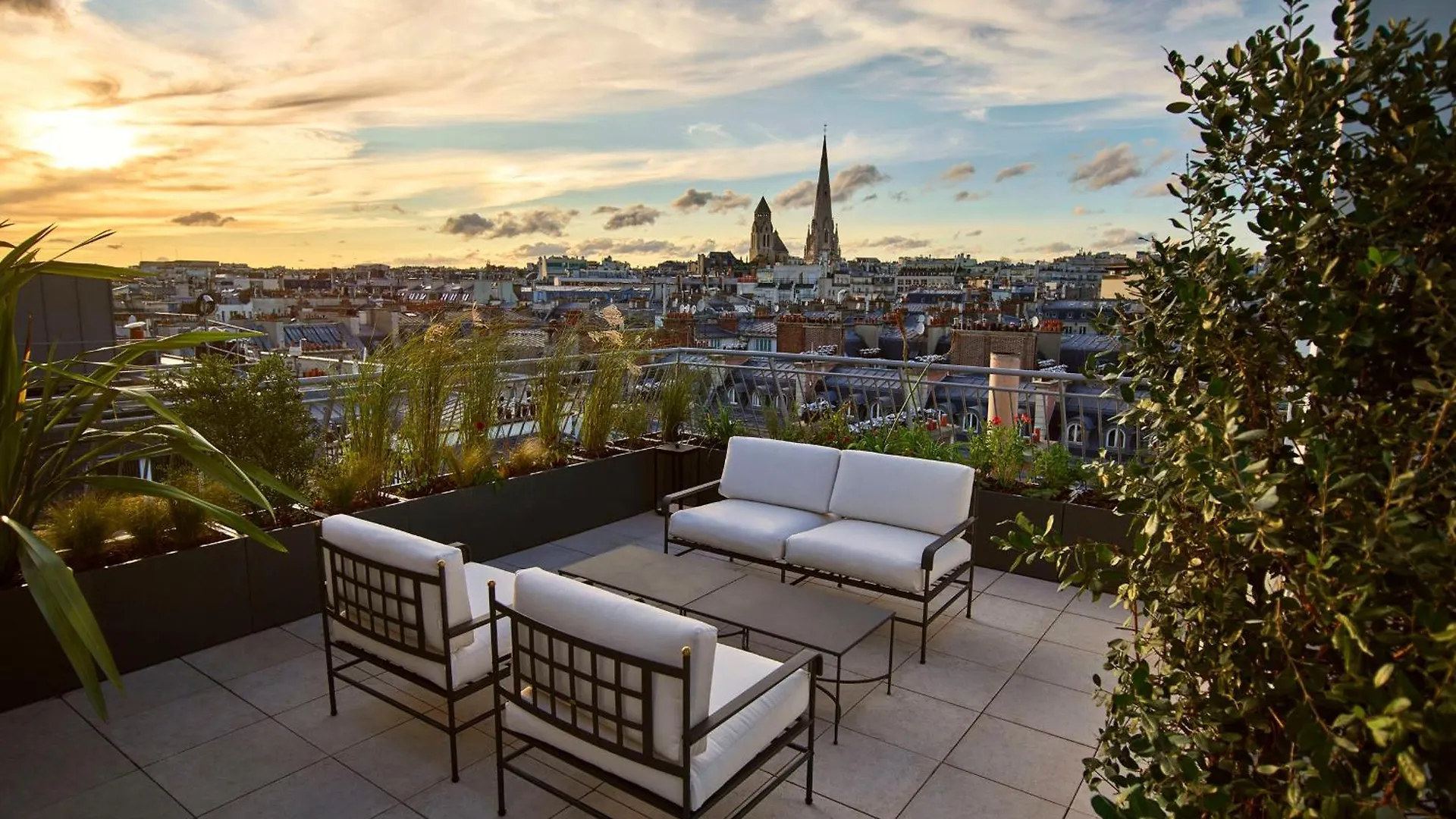Hotel Plaza Athenee - Dorchester Collection Paris