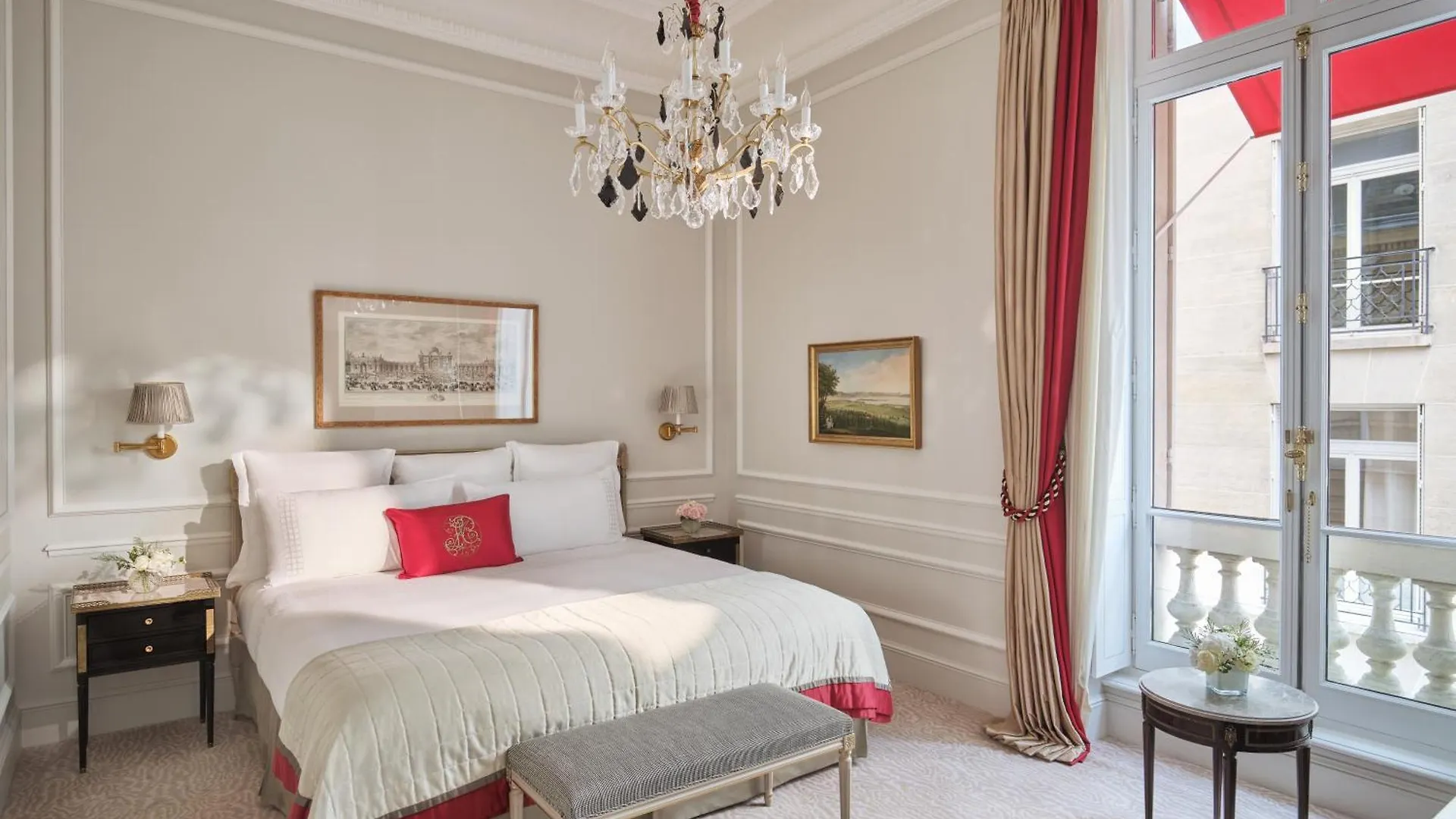 Hotel Plaza Athenee - Dorchester Collection Paris