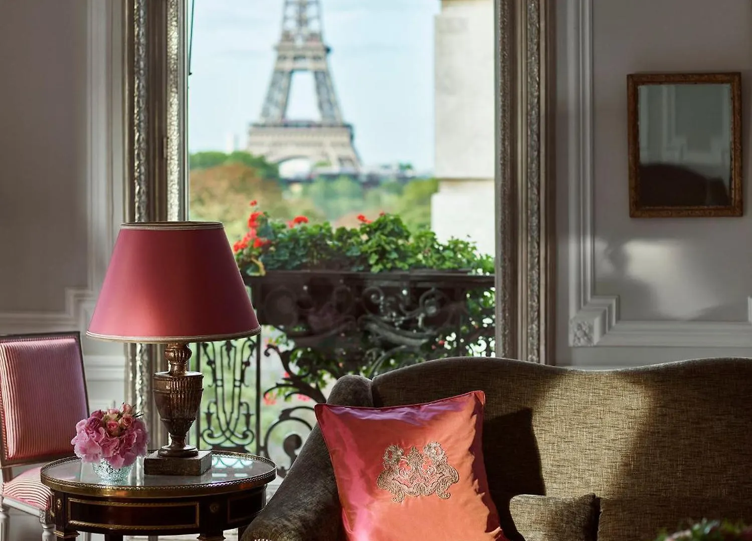 Hotel Plaza Athenee - Dorchester Collection Paris