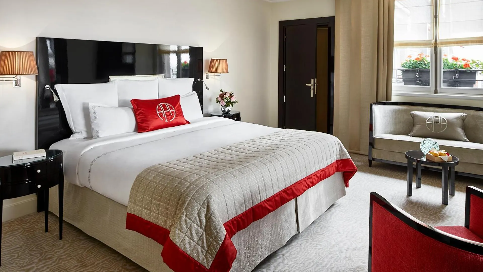 Hotel Plaza Athenee - Dorchester Collection Paris France