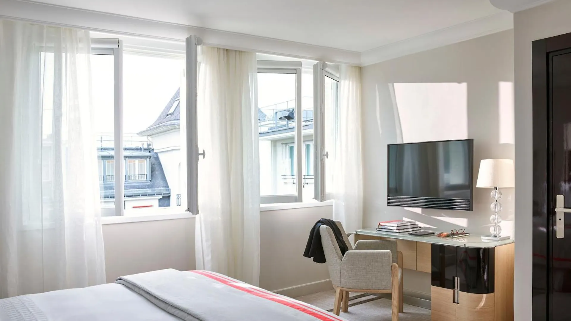 Hotel Plaza Athenee - Dorchester Collection Paris