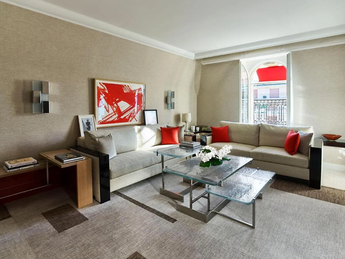 Hotel Plaza Athenee - Dorchester Collection Paříž