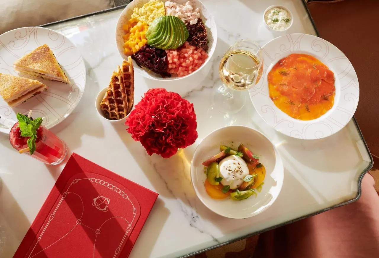 *****  Hotel Plaza Athenee - Dorchester Collection Paříž Francie