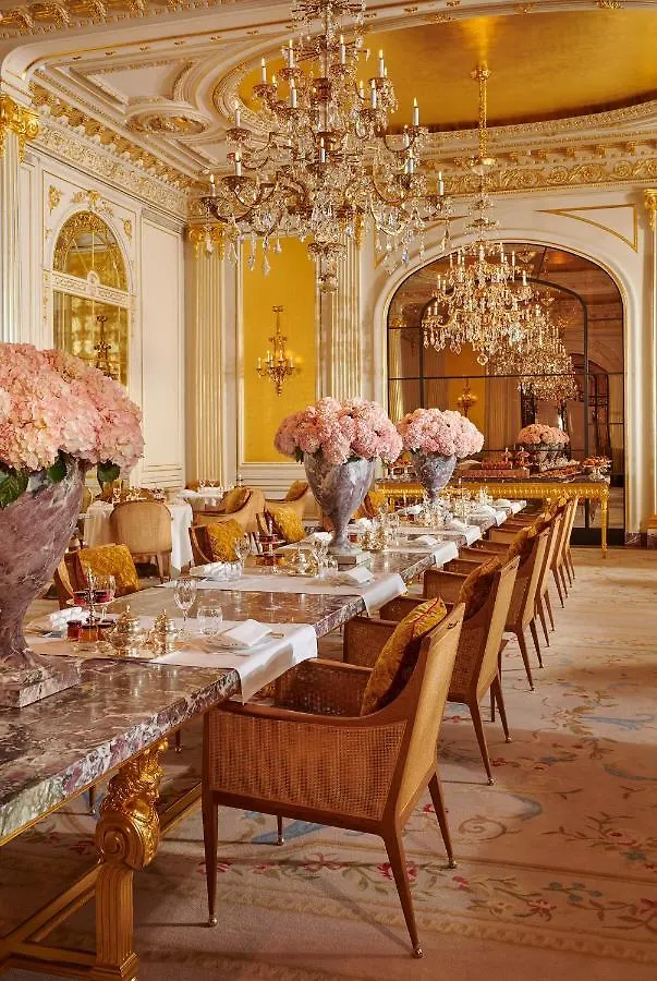 *****  Hotel Plaza Athenee - Dorchester Collection Paříž Francie