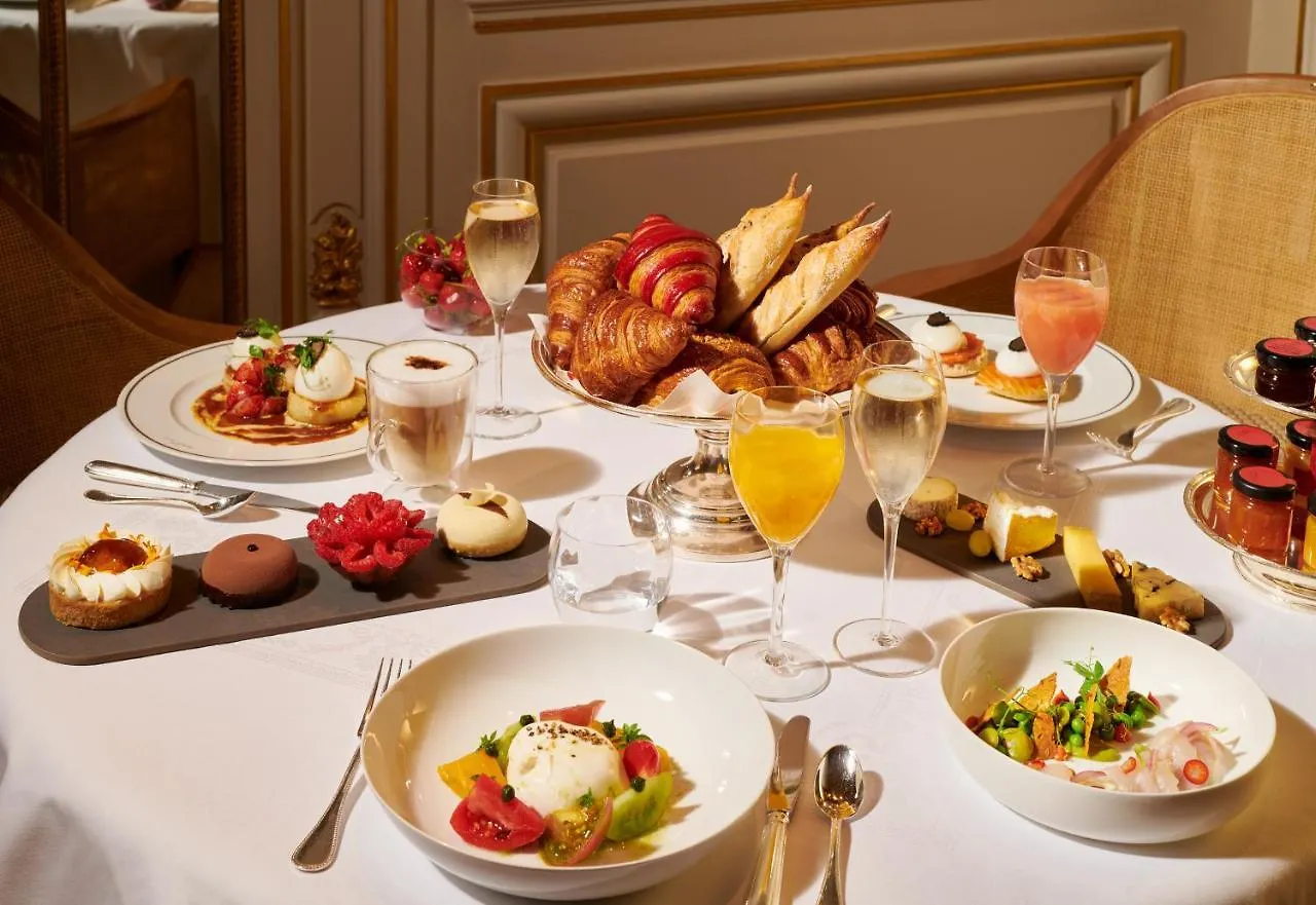 Hotel Plaza Athenee - Dorchester Collection Paříž
