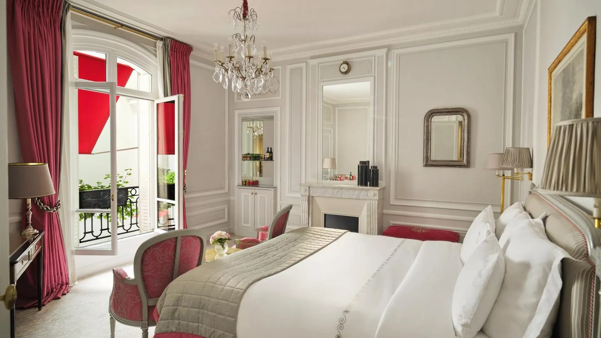 ***** Hotel Hôtel Plaza Athénée - Dorchester Collection París Francia