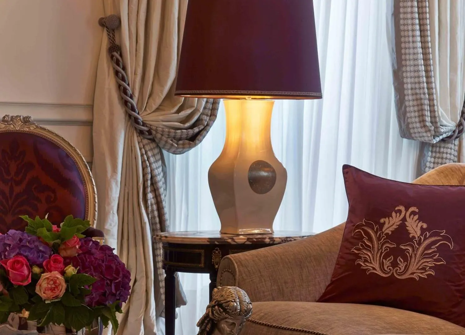 Hôtel Plaza Athénée - Dorchester Collection París
