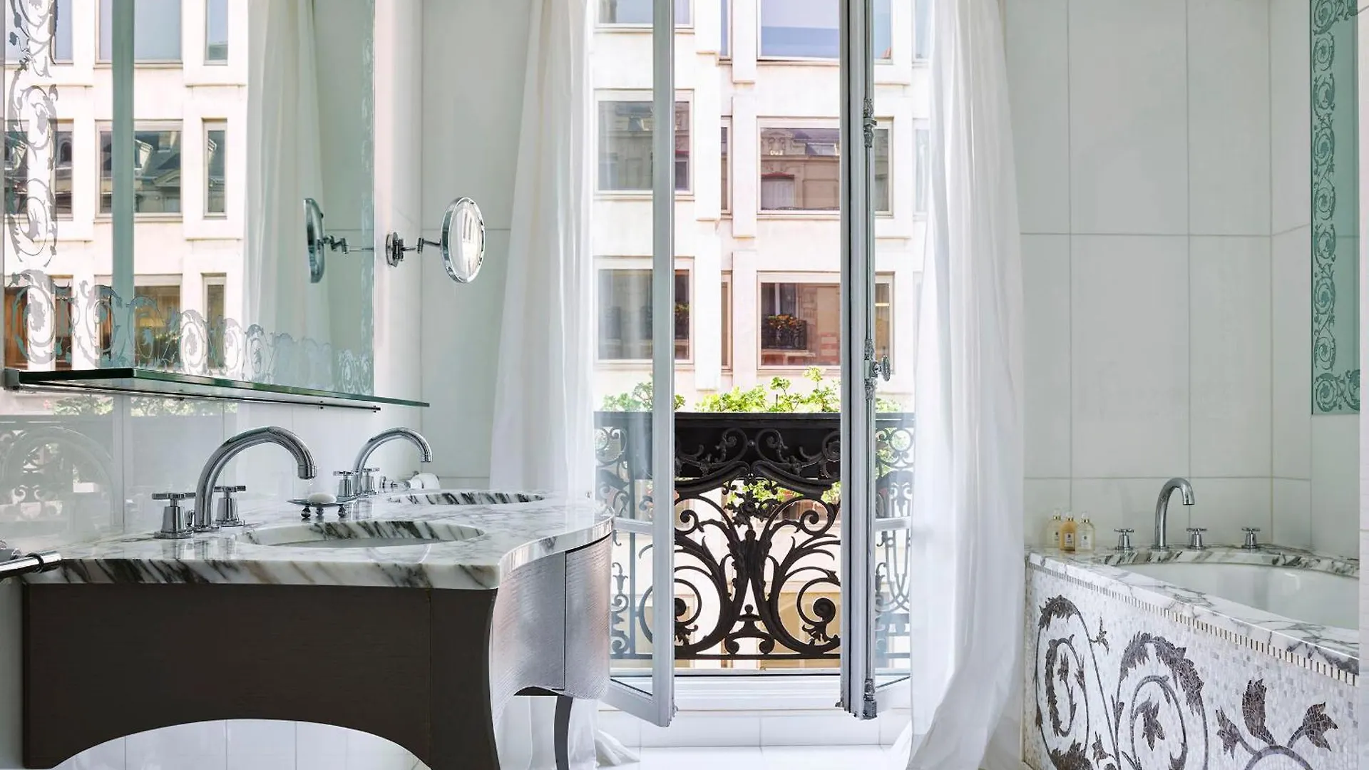 Hôtel Plaza Athénée - Dorchester Collection París 5*,  Francia