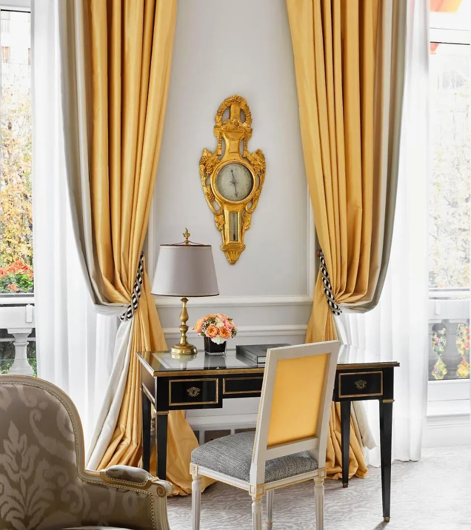 Hotel Plaza Athenee - Dorchester Collection Paříž 5*,