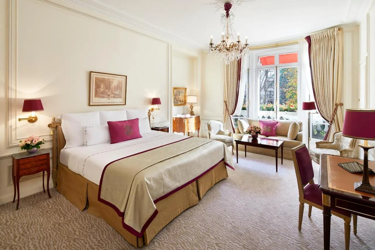 Hotel Plaza Athenee - Dorchester Collection Paříž
